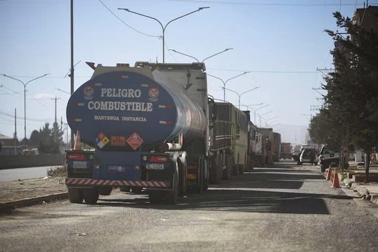 Bolivia dỡ bỏ trợ cấp nhiên liệu để cứu ngân sách