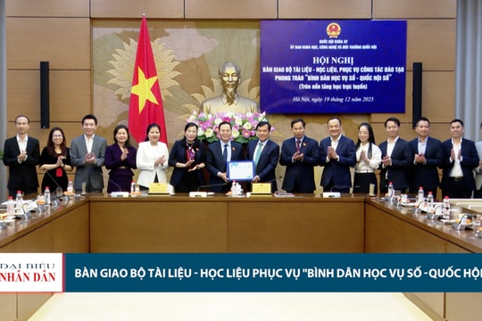 Bàn giao Bộ Tài liệu - Học liệu phục vụ đào tạo phong trào "Bình dân học vụ số - Quốc hội số"