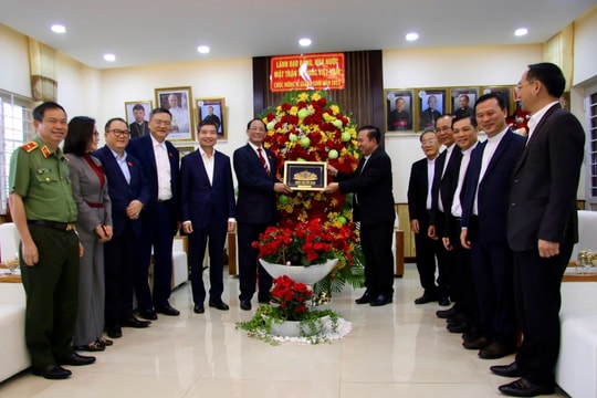 Phó Chủ tịch Quốc hội Trần Quang Phương thăm, chúc mừng Giáng sinh tại Tòa Giám mục Giáo phận Ban Mê Thuột