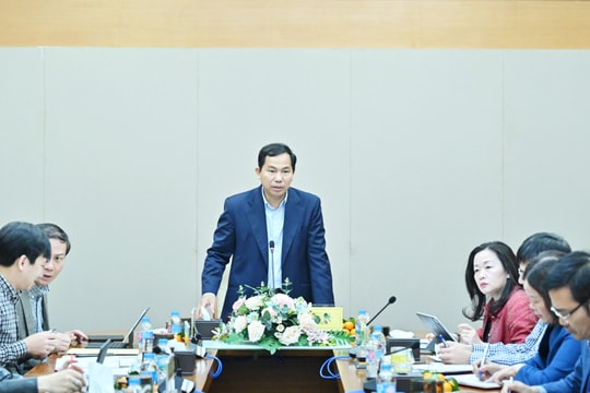 Tổng Thư ký Quốc hội, Chủ nhiệm VPQH Lê Quang Mạnh làm việc với Ban Thường vụ Đảng ủy và cán bộ chủ chốt Báo Đại biểu Nhân dân