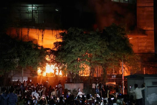 Bangladesh rung chuyển vì làn sóng bạo loạn sau cái chết của thủ lĩnh sinh viên