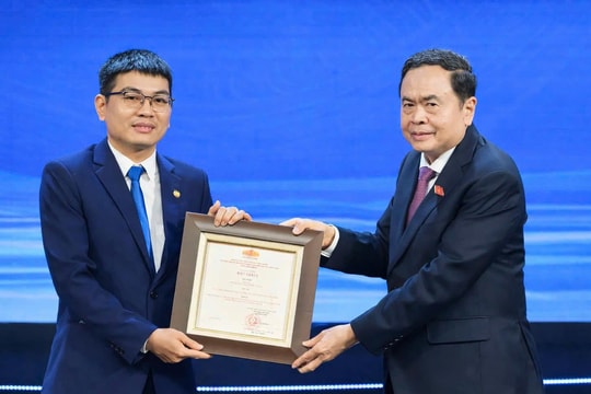 Viết chính luận bằng “nhịp thở” của Quốc hội và đời sống