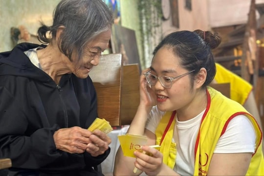 Thấm đượm tình người tại "phòng khám 0 đồng" giữa lòng Thủ đô