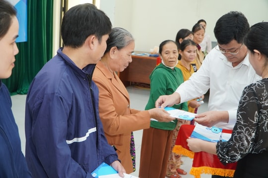 BHXH Đà Nẵng hưởng ứng phong trào “Mang Tết ấm đến với người nghèo”