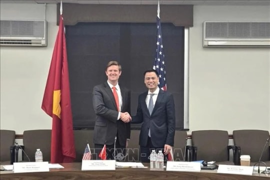 Vietnam, US vow to boost political, security, defence ties at 14th dialogue
