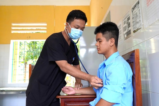 An Giang: Tháo gỡ khó khăn, bảo đảm công tác chăm sóc sức khỏe nhân dân nơi đảo xa