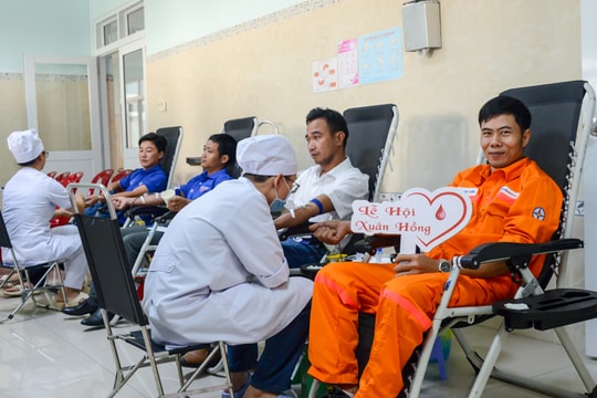 Thuỷ điện Đồng Nai hưởng ứng tuần lễ hồng EVN lần thứ XI