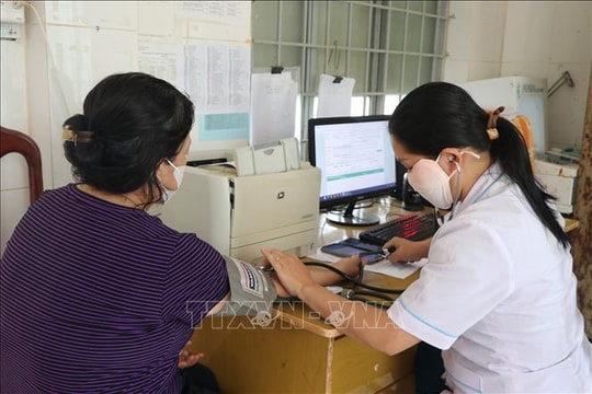 Giảm gánh nặng cho đồng bào dân tộc khi khám, chữa bệnh