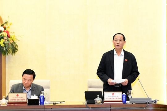 Xem xét, thông qua Nghị quyết về tiếp công dân, xử lý đơn, thư khiếu nại, tố cáo, kiến nghị, phản ánh của công dân