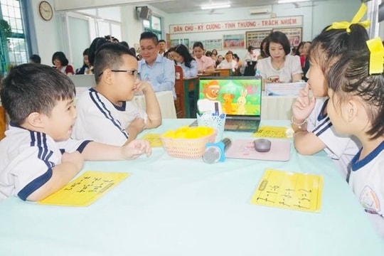 TP. Hồ Chí Minh: Nhiều trường tiểu học đưa AI vào giảng dạy