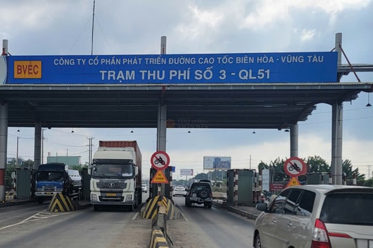 TP. Hồ Chí Minh: Bị yêu cầu tháo dỡ nhưng trạm thu phí T3 trên Quốc lộ 51 vẫn tồn tại