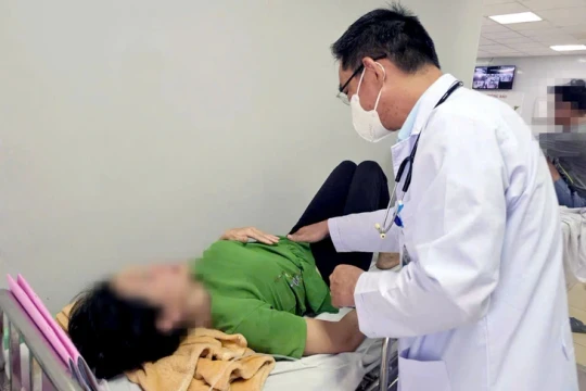 Bộ Y tế: Điều tra vụ gần 100 người nghi ngộ độc sau ăn bánh mì ở TP. Hồ Chí Minh