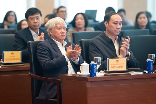 Phó Chủ tịch Thường trực Quốc hội Đỗ Văn Chiến dự Hội nghị tổng kết công tác Đảng và công tác chuyên môn của Văn phòng Quốc hội