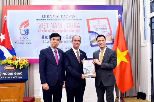 Ra mắt đặc san "Việt Nam - Cuba: 65 năm chung nhịp đập hữu nghị"
