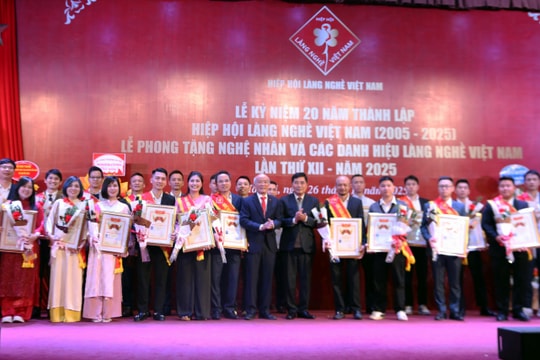 Gần 1.400 nghệ nhân làng nghề được vinh danh