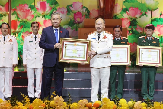 Mãi mãi xứng đáng là Công an Thủ đô anh hùng của Công an Nhân dân Việt Nam anh hùng