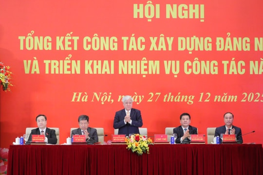 Phó Bí thư Thường trực Đảng ủy Quốc hội Đỗ Văn Chiến chủ trì Hội nghị tổng kết công tác xây dựng đảng năm 2025