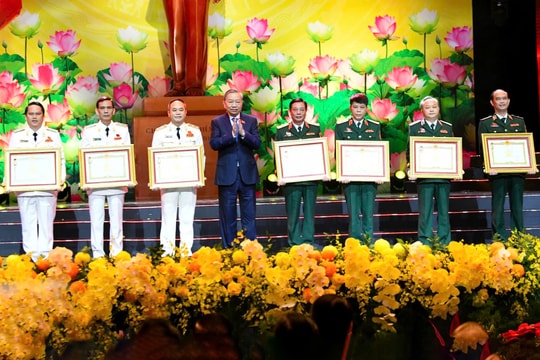 Tổng Bí thư Tô Lâm trao Danh hiệu Anh hùng lực lượng vũ trang nhân dân tặng các tập thể, cá nhân
