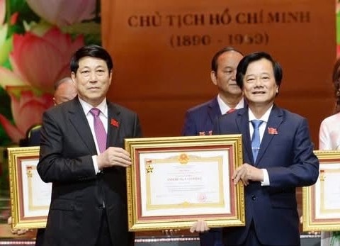 Thầy thuốc Nhân dân Tạ Văn Trầm được phong tặng danh hiệu Anh hùng Lao động