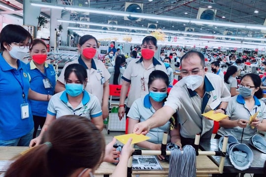 Thưởng Tết và những lát cắt của nền kinh tế