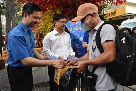Miễn phí 4.230 vé xe ô tô hỗ trợ sinh viên, thanh niên công nhân và người lao động tự do có hoàn cảnh khó khăn về quê đón Tết