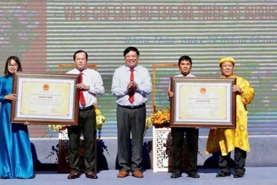 Đồng Tháp trao Bằng chứng nhận 2 Di sản Văn hóa phi vật thể quốc gia