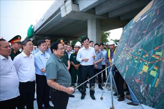 PM calls for accelerated progress of projects in celebration of National Party Congress