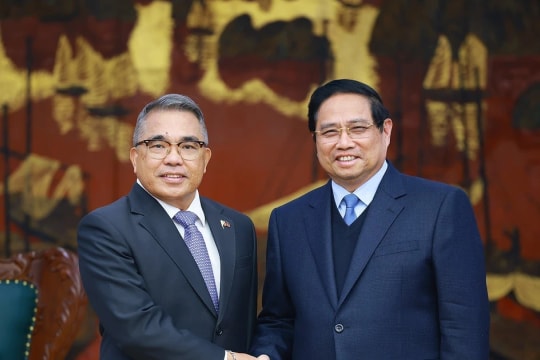 PM pledges deeper bilateral ties in farewell to Philippine Ambassador