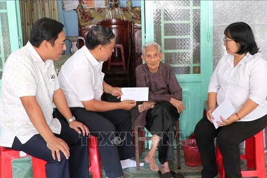 Chủ tịch nước Lương Cường quyết định tặng quà cho người có công nhân dịp Tết Bính Ngọ