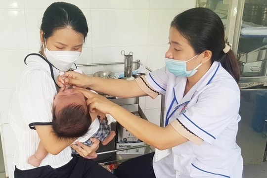 TP. Hồ Chí Minh: 95% trẻ dưới 1 tuổi được uống vắc xin Rota phòng tiêu chảy cấp