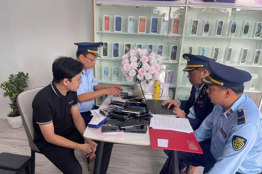Quảng Trị: Tạm giữ lô điện thoại nhãn hiệu iPhone các loại không rõ nguồn gốc