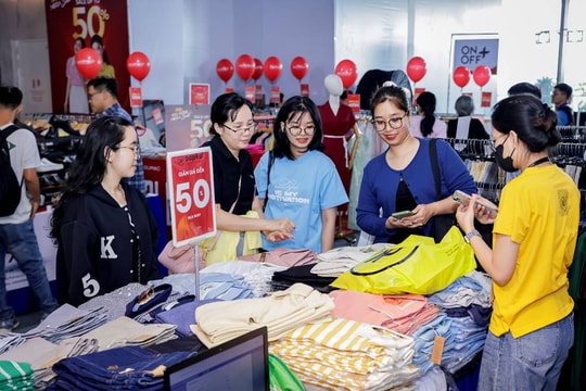 TP. Cần Thơ: Lần đầu tổ chức bán hàng hiệu, giảm giá mạnh