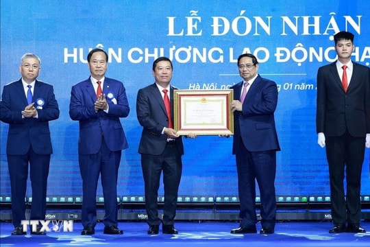 Thủ tướng Phạm Minh Chính: May 10 phải trở thành tập đoàn thời trang quốc tế