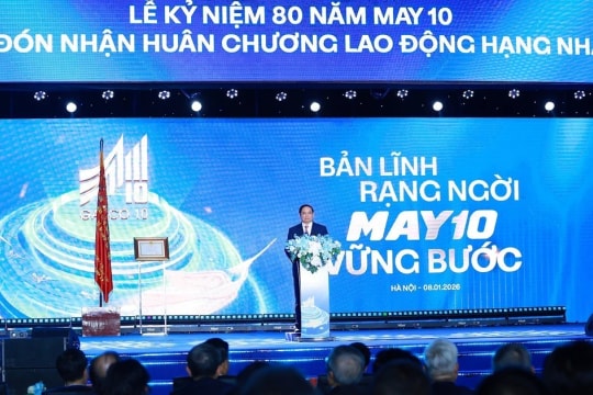 Prime Minister Pham Minh Chinh urges May 10 to become international fashion group