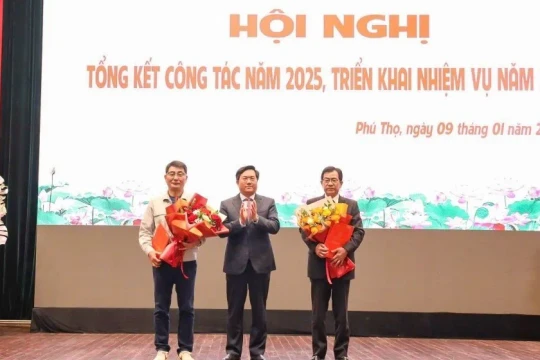 Phú Thọ: Trao Giấy chứng nhận tăng vốn cho 2 dự án FDI dịp đầu năm