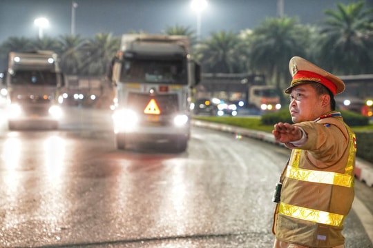 Hà Nội: CSGT chủ động phân luồng, giảm áp lực cho Vành đai 3 trong giờ cao điểm