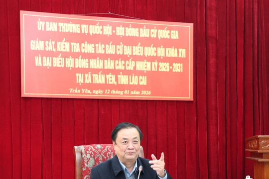 NA Vice Chairman Le Minh Hoan Inspects Election Preparations in Tran Yen Commune