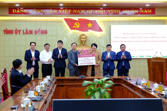 Agribank trao 5 tỷ đồng hỗ trợ an sinh xã hội tại Lâm Đồng