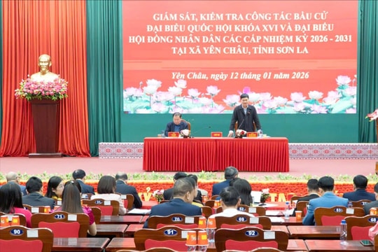 Phó Chủ tịch Quốc hội Vũ Hồng Thanh giám sát, kiểm tra công tác bầu cử tại xã Yên Châu, Sơn La