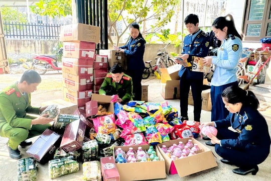 Quảng Trị: Phát hiện nhiều loại bánh kẹo, nước trái cây không có nguồn gốc xuất xứ