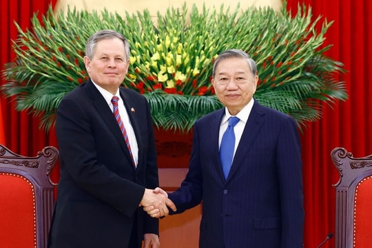 14th National Party Congress: US senator hopes for enhanced ties with Vietnam