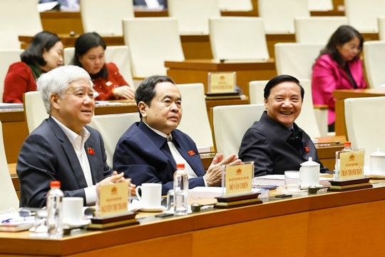 NA Chairman Tran Thanh Man attends to conference collects voters’ opinions on candidates for full-time positions in 16th Legislature