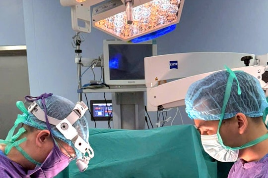 Bụng to bất thường, phát hiện ung thư tinh hoàn lạc chỗ hiếm gặp