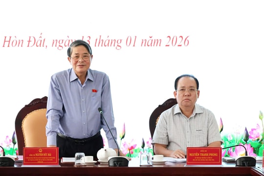 Phó Chủ tịch Quốc hội Nguyễn Đức Hải kiểm tra thực tế công tác bầu cử tại xã Hòn Đất, An Giang