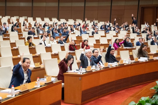 Chủ tịch Quốc hội Trần Thanh Mẫn dự Hội nghị lấy ý kiến cử tri nơi công tác với 122 người được giới thiệu ứng cử đại biểu Quốc hội chuyên trách ở Trung ương
