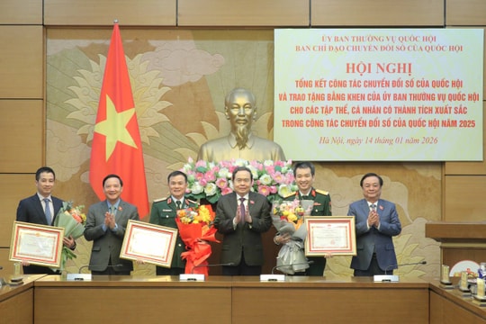 Chủ tịch Quốc hội Trần Thanh Mẫn dự Lễ trao Bằng khen của Ủy ban Thường vụ Quốc hội về công tác chuyển đổi số của Quốc hội