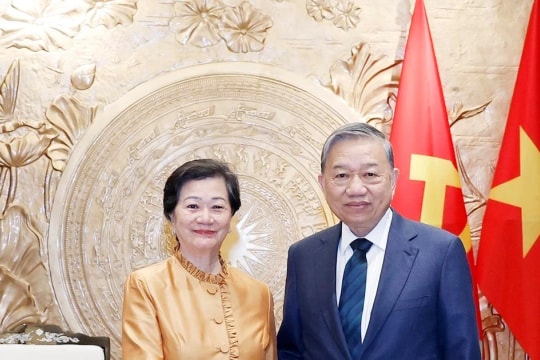 Party chief hosts outgoing Cambodian ambassador