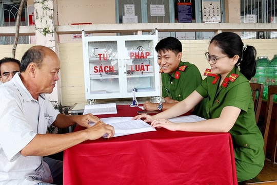 An Giang: Mô hình “Ngôi nhà pháp lý” giúp Công an xã Vĩnh Trạch gần dân hơn
