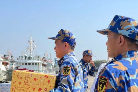 Tet gifts to be presented to soldiers on DK1 platform, naval vessels