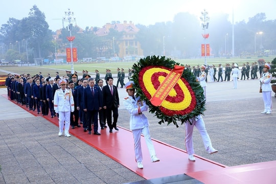 Lãnh đạo Đảng, Nhà nước và đại biểu dự Đại hội XIV của Đảng vào Lăng viếng Chủ tịch Hồ Chí Minh